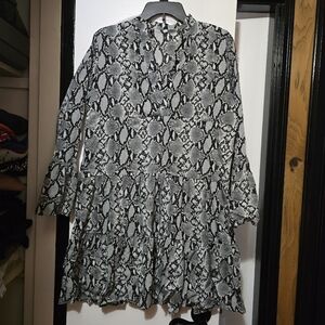 Women's Black & White Snake Printed Tiered Midi Dress Size XL